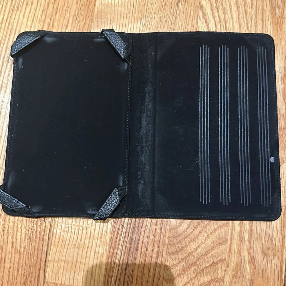 Kindle Fire 7th Generation leather cover in very good condition